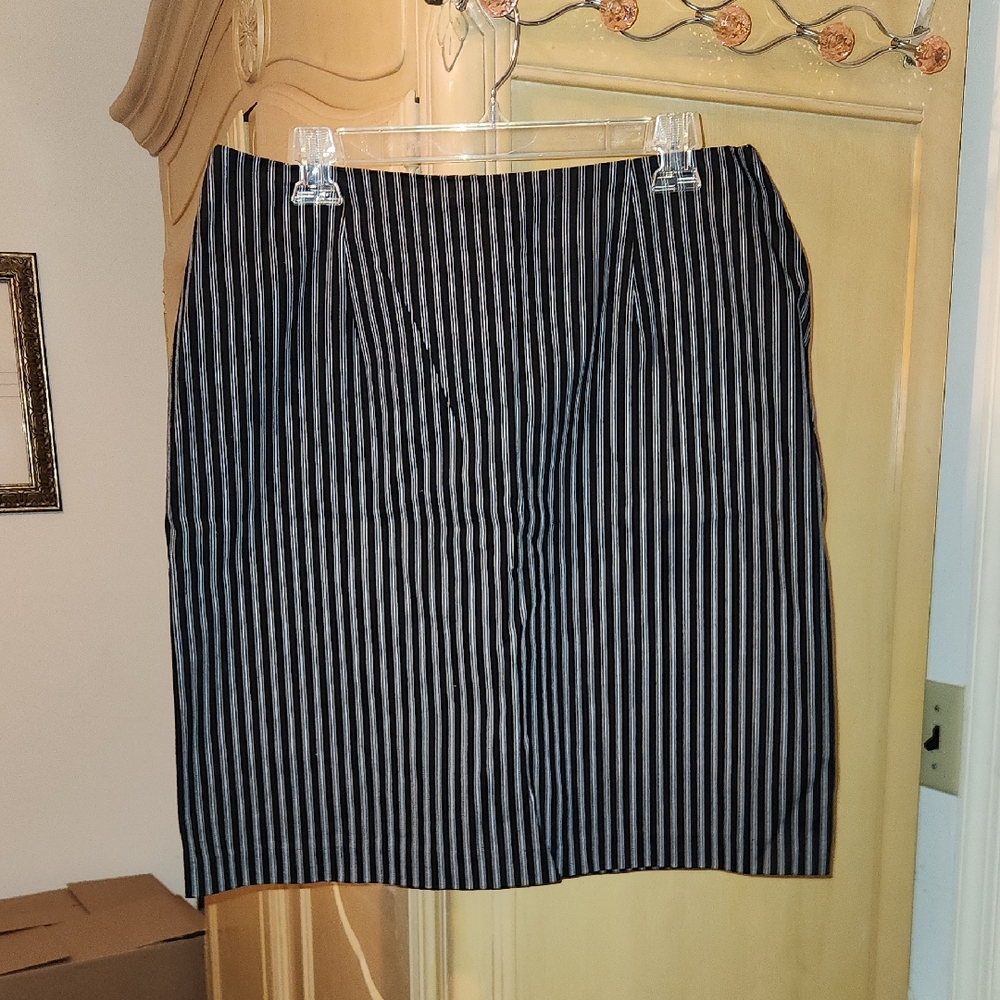 Briggs New York Black and Gray Pencil Skirt